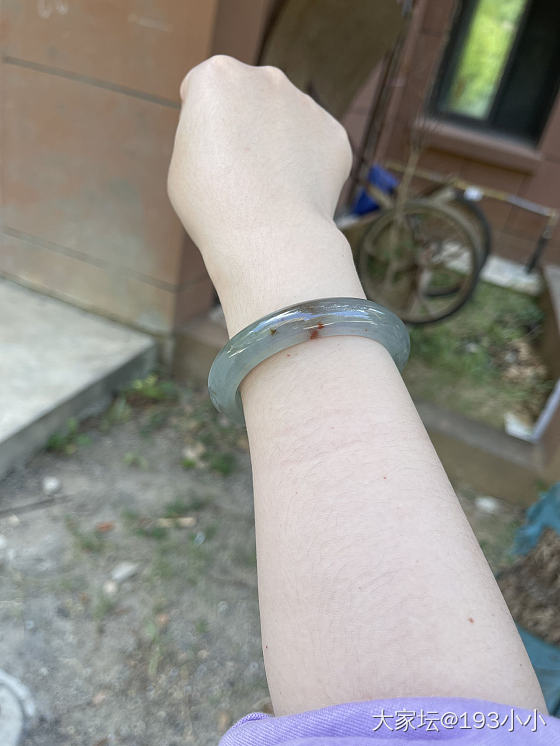 一只特色红翡镯子_手镯翡翠