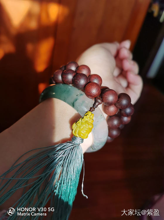 黄褐色雕刻件度母盘会变色吗？求前辈告知？_松石