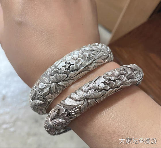 入坑四个月买了将近20个高工镯子，才开始下载论坛成为坛友😂，现在准备攒一段时间经..._手镯银