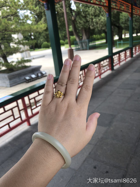 今天的左右手_青金石和田玉