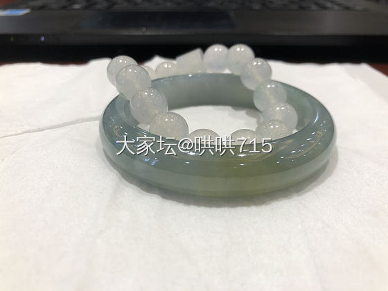 大热天的 用翡翠降个温度吧 😂开会躲在角落里玩会自拍 有没有同款姐妹？_翡翠