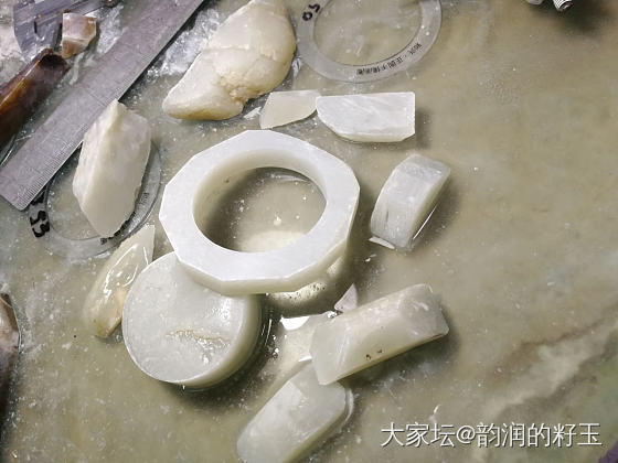 步步惊心，做个籽镯不容易，从58切到51.5😂_和田玉