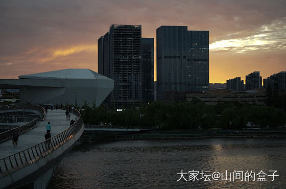 看这汾河，夜升日落。_摄影技巧