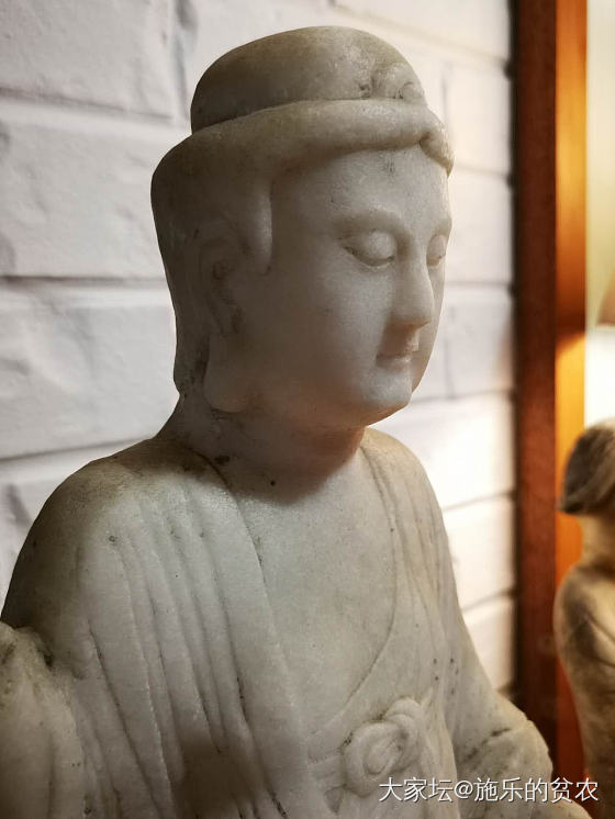 请佛记

大约三周前的那天见到这尊汉白玉站立佛像（图一）时，给予一番赞美，但没有..._收藏