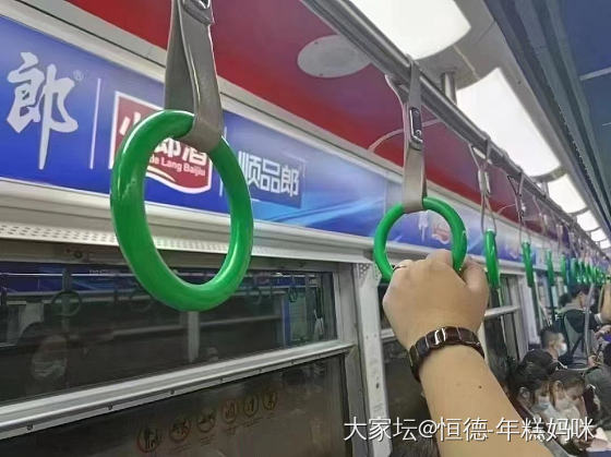 请问地铁站在哪里_翡翠