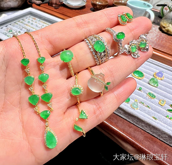 新镶出炉！18K镶嵌绿戒指 耳钉 锁骨链 冰葫芦戒指_翡翠