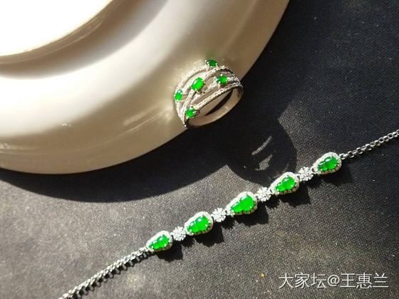 翡翠浓阳绿太阳下的美感_翡翠