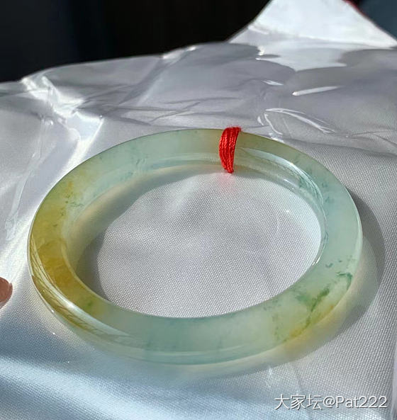 静夜思——老坑高冰种黄翡三彩飘花翡翠圆条手镯._翡翠