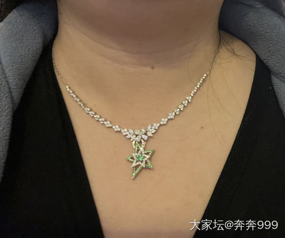 给莎莎祖母绿小软戒配了个吊坠_彩色宝石