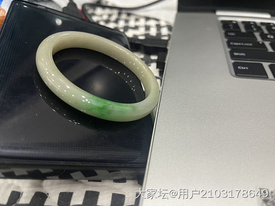 闲鱼挂好久的镯子又香了_翡翠