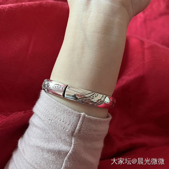 醒来被镯子美到。_银