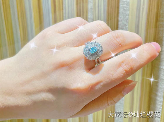 50分的蓝钻戒指💍吊坠两用款，清澈透亮的一抹蓝色鲜艳亮丽的蓝钻 主石0.53CT..._钻石