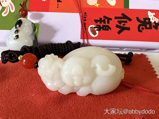 给自己的新年小礼物两只小白猪_和田玉