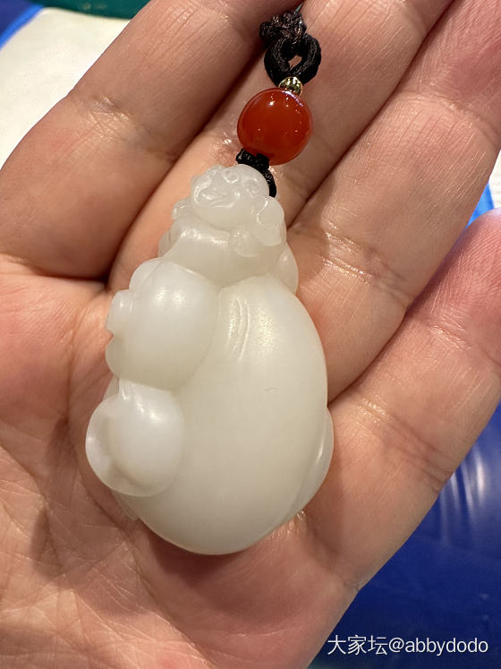 给自己的新年小礼物两只小白猪_和田玉