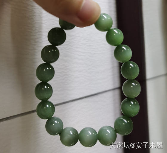 餐厅的灯光真棒！_珠串碧玉