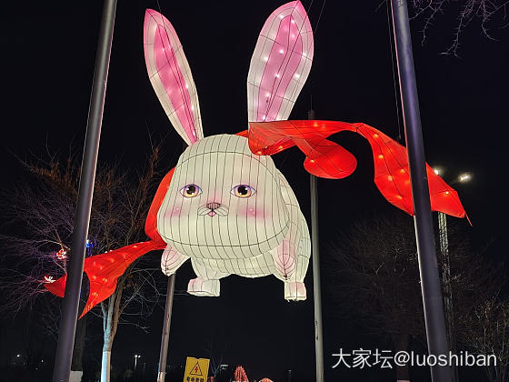 上班了，不开心！_和田玉