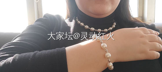 还是那串2380的瑕疵澳白，让心灵手巧的美女老板帮我拆卡串成了项链和手链_项链珍珠