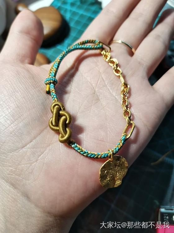 小金牌是娃咬的😂_金