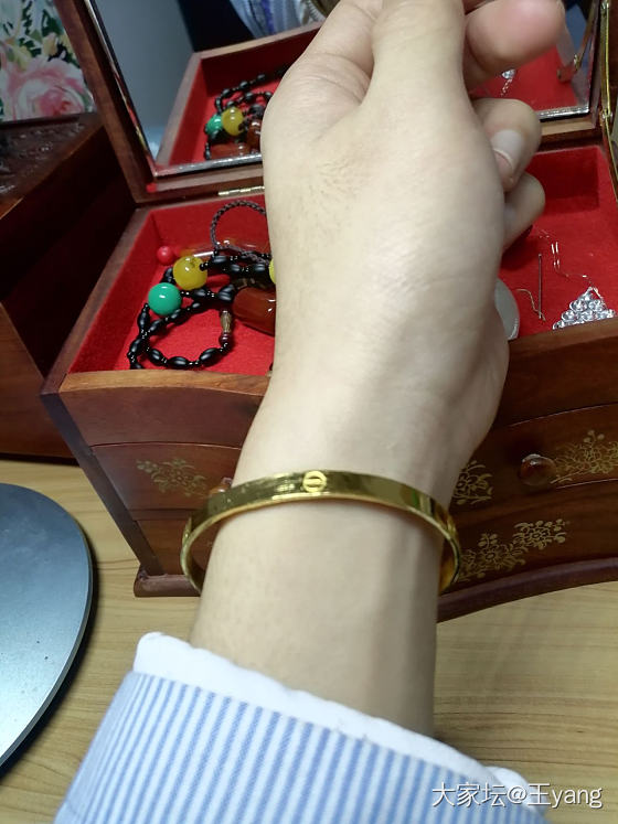 小金镯子。_手镯金