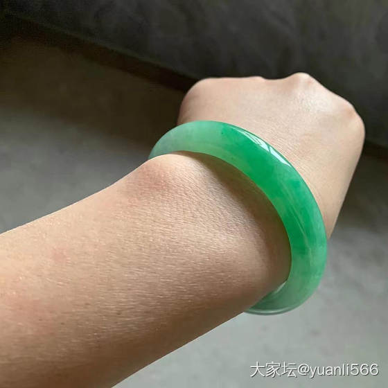 再发一次手镯，麻烦大家看看值吗_手镯翡翠