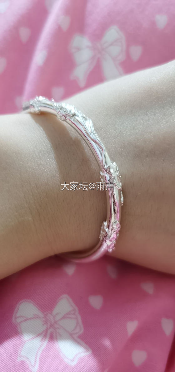 这种花纹的镯子咋清洗呀？最近有点发黄，用牙膏擦了但是花纹里面擦不到_手镯银