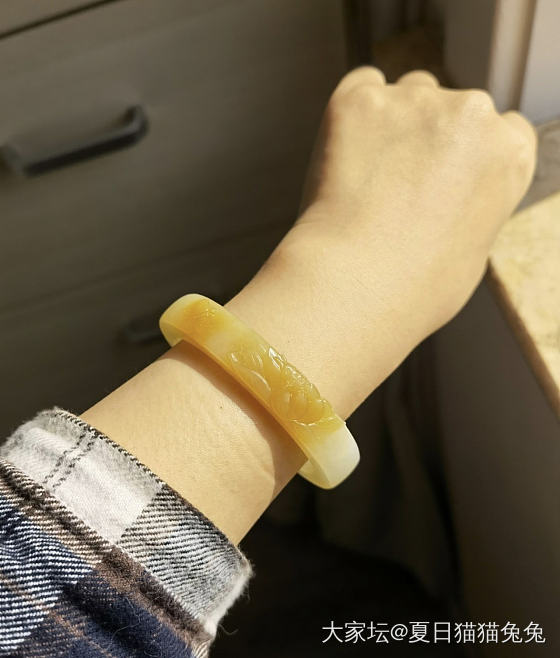 温柔可爱的小东西_手镯糖玉和田玉
