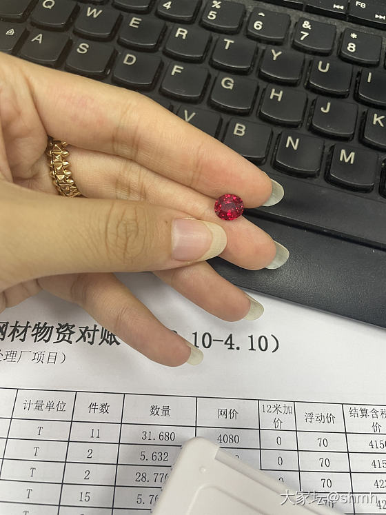 大家来投票呀，哪颗更漂亮_名贵宝石