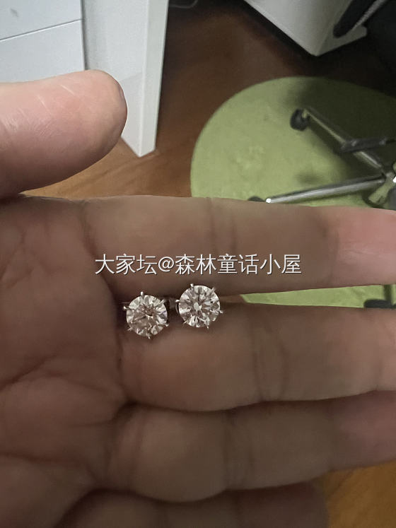 我的培育钻耳钉收到了_耳钉培育钻