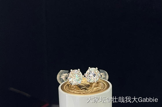 热乎的1卡培育钻耳钉_耳饰钻石
