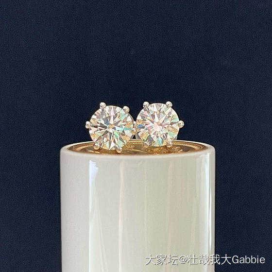 热乎的1卡培育钻耳钉_耳饰钻石