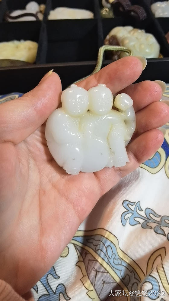 求鉴定这些都是啥石头，不知道有没有吃药。_和田玉
