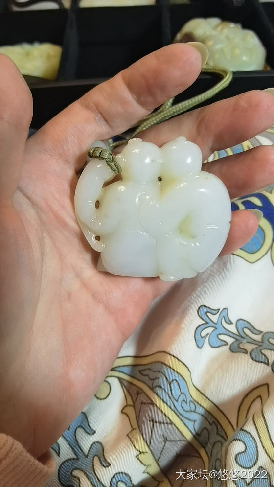 求鉴定这些都是啥石头，不知道有没有吃药。_和田玉