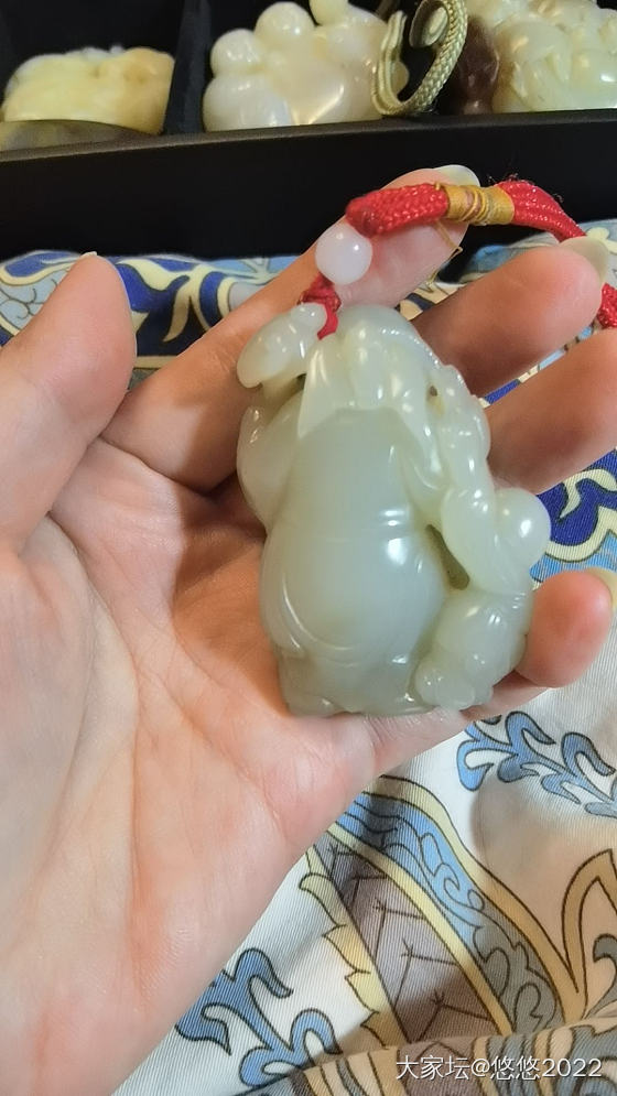 求鉴定这些都是啥石头，不知道有没有吃药。_和田玉