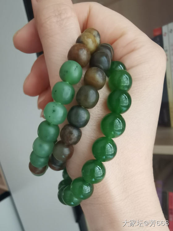 最近迷上了碧玉 ，俄料碧玉手串深沉迷人，籽料碧玉古朴典雅。_和田玉