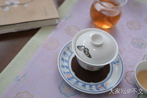 521国际茶日
来喝茶吧 喝不被定义的茶 一同在诗书草木之间 体会做饮者的畅快🌻_茶道