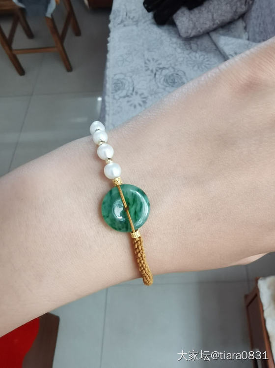 半夜来发帖，至少买的小扣子重新编了绳，小归小，好看还是挺好看的😍😍_翡翠