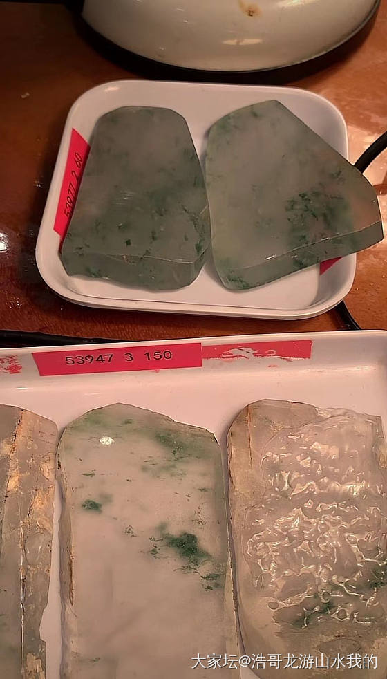 逛材料中介看到的冰飘花有存图，果然翡翠材料中介，不是玩家去的地方。_翡翠