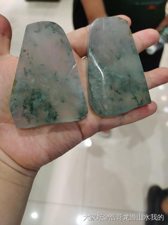 逛材料中介看到的冰飘花有存图，果然翡翠材料中介，不是玩家去的地方。_翡翠