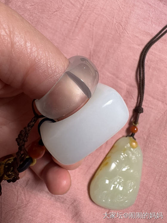 阳台上杂物堆里翻出两个十五六年前的翡翠_翡翠