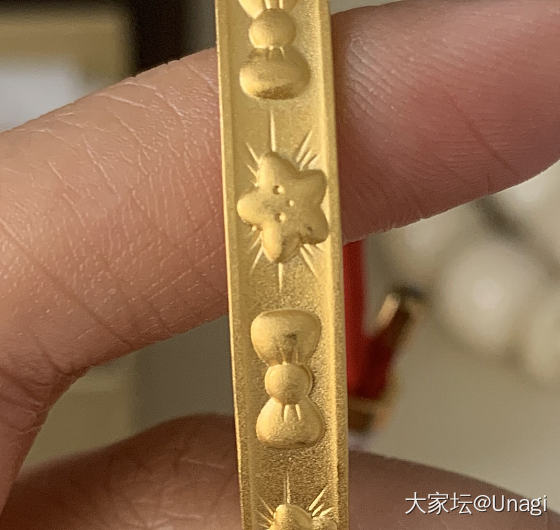 新买的半镯带了两天出了好多划痕_金