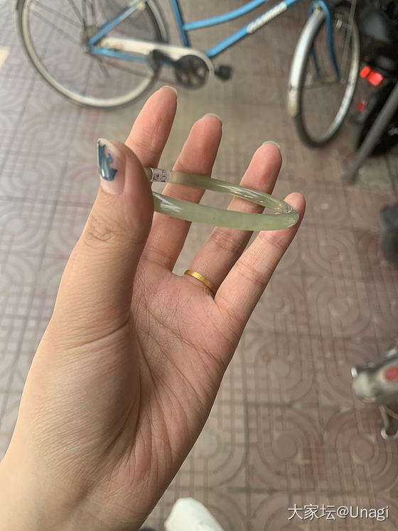 帮我看看留不留_手镯和田玉