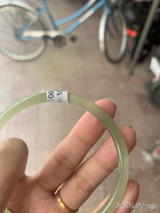 帮我看看留不留_手镯和田玉