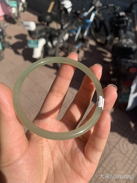 帮我看看留不留_手镯和田玉