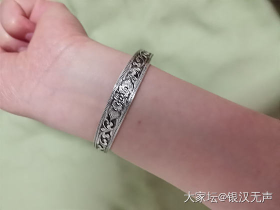 银光闪闪_琳琅满目手镯银