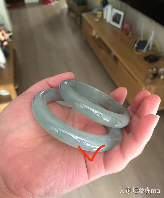 一冲动拿了一对毛货镯子_翡翠