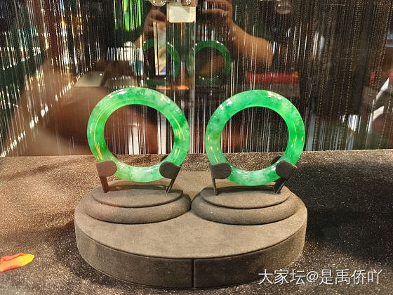 上海珠宝展，翡翠手镯走一波_展会翡翠