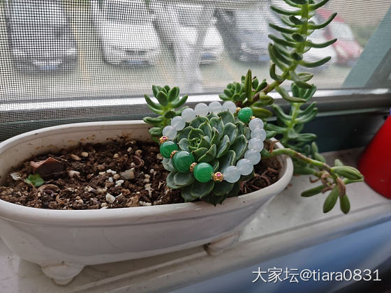 夏天了，木珠戴着有点不舒服，换成了上次刚拍的一条10的冰珠子，冰冰凉凉😁😁_翡翠