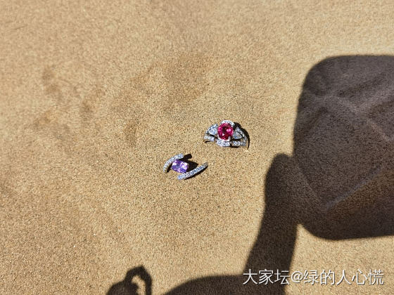 沙漠真的可以挖到宝藏诶~_彩色宝石