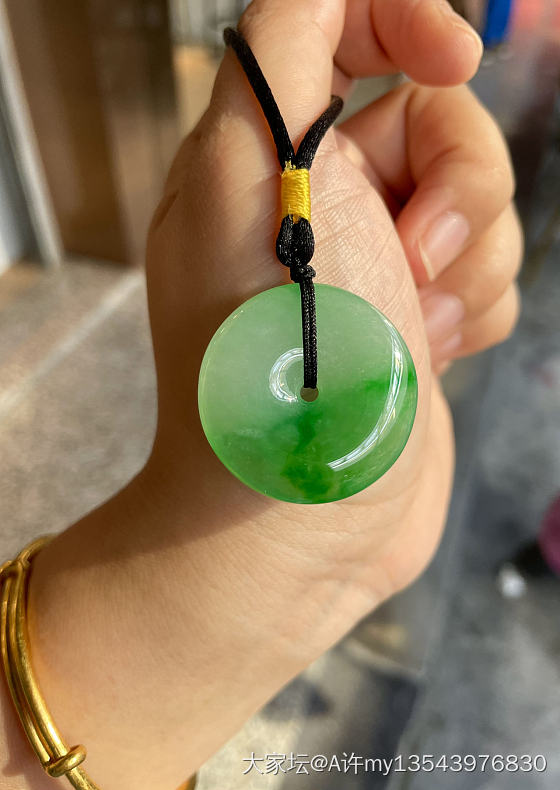 镯子。很喜欢 错不了_翡翠