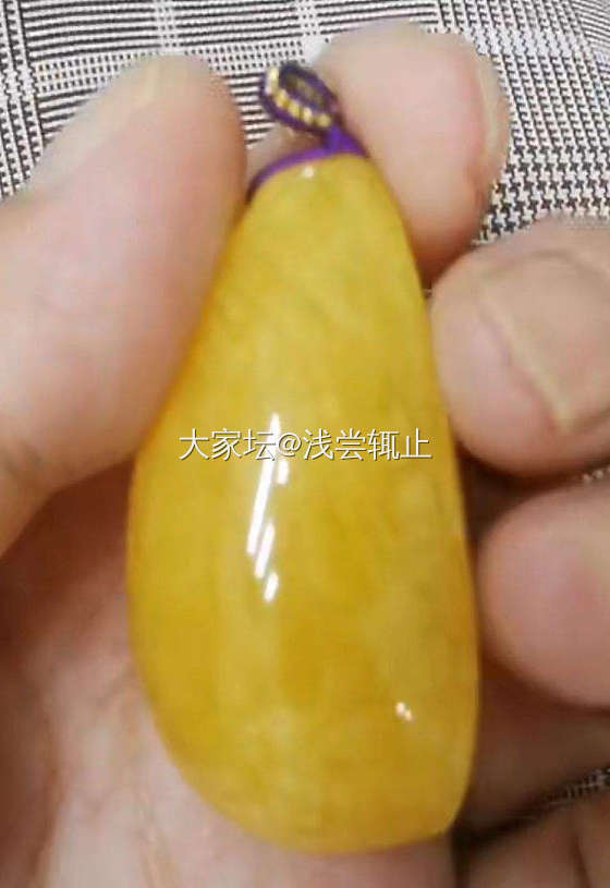 姐妹们可以帮忙看看吗？想入的一块蜜蜡_琥珀蜜蜡